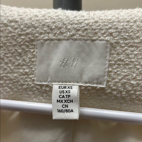 H&M Ivory Textured Vest - Picture 2 of 6